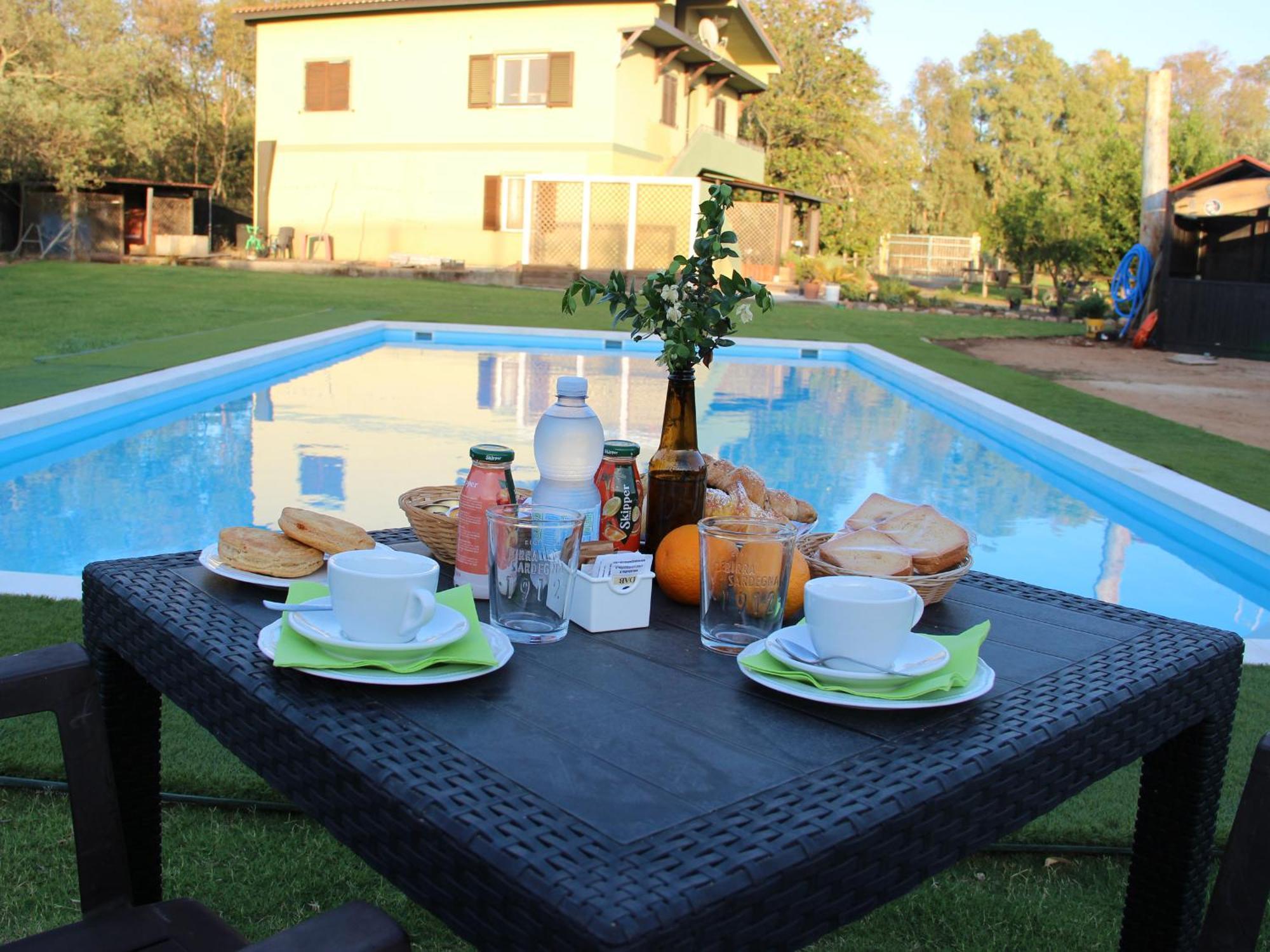 Country & Beach B&B Capoterra Eksteriør billede