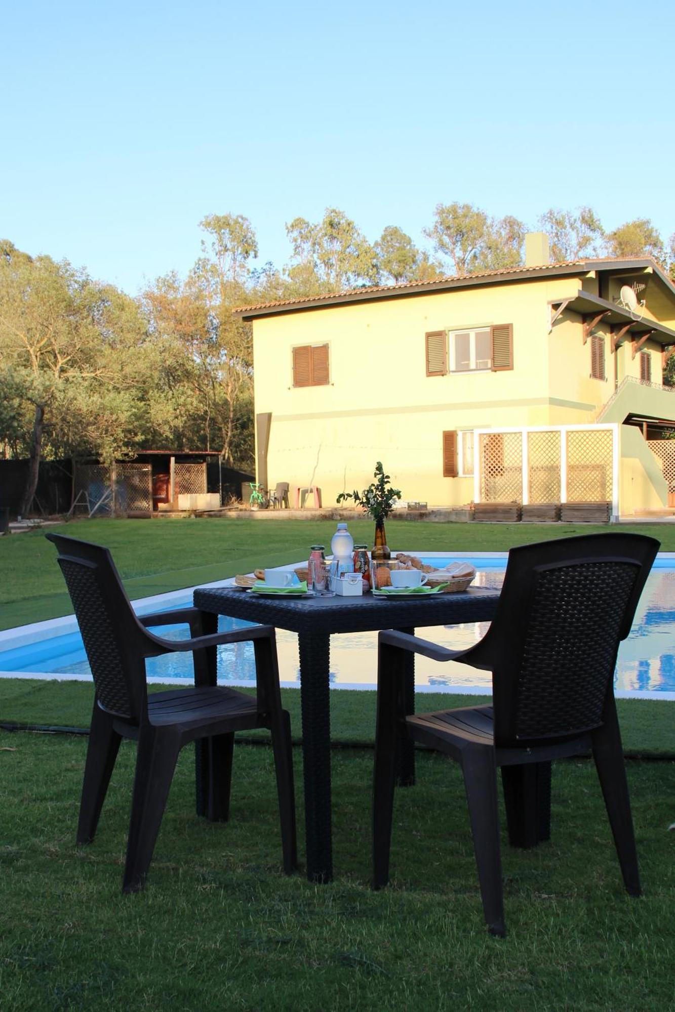 Country & Beach B&B Capoterra Eksteriør billede
